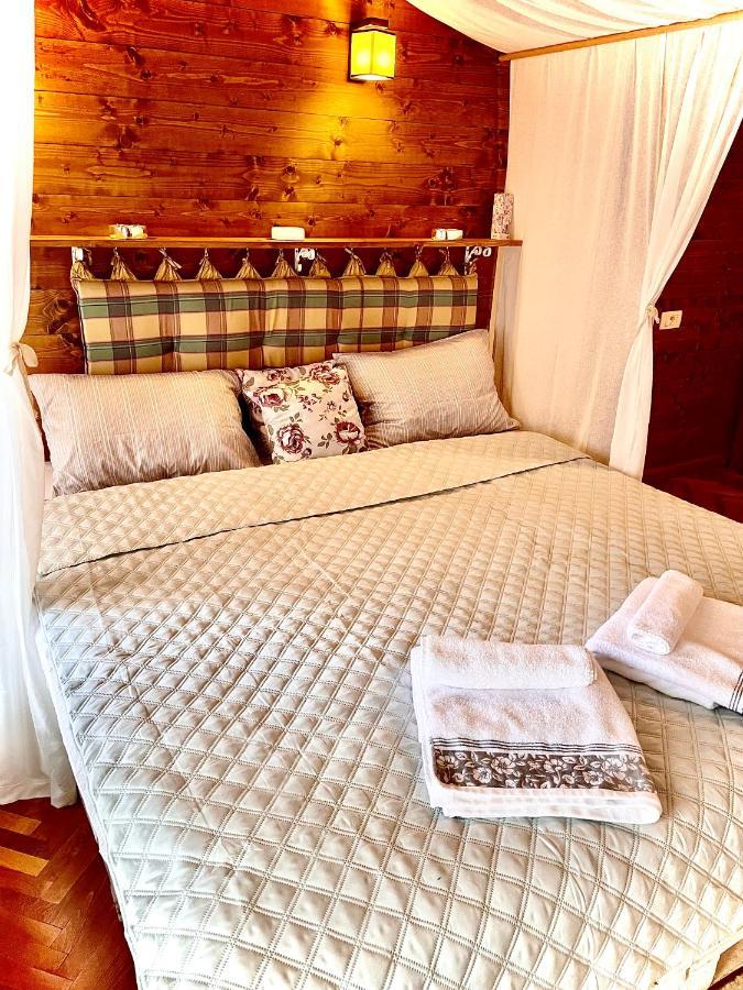 Apartament Rustic In Centrul Istoric Appartamento Braşov Esterno foto