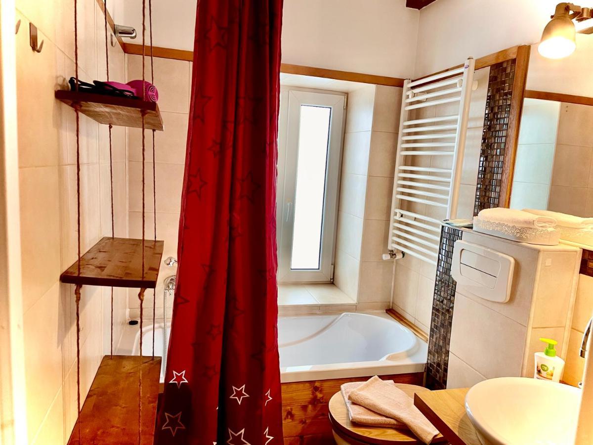 Apartament Rustic In Centrul Istoric Appartamento Braşov Esterno foto