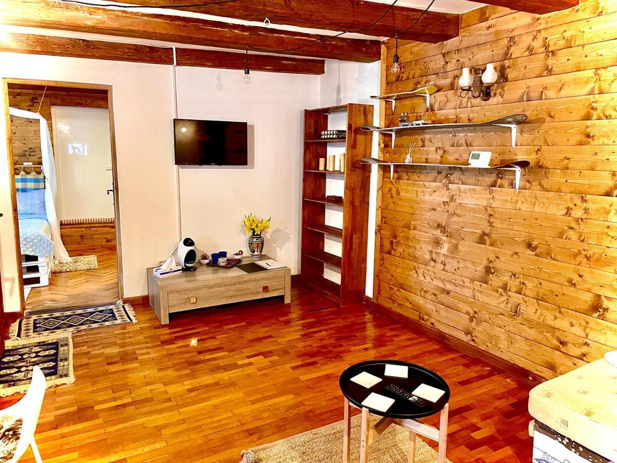 Apartament Rustic In Centrul Istoric Appartamento Braşov Esterno foto